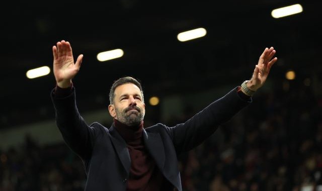 半岛体育-范尼：我还有两场比赛，之后我会在幕后支持新教练