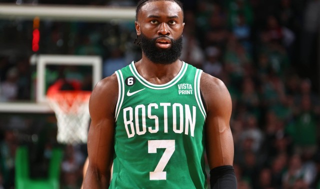 半岛体育APP下载-杰伦·布朗：科比是我的GOAT，他不仅打球还是个思想家和学者