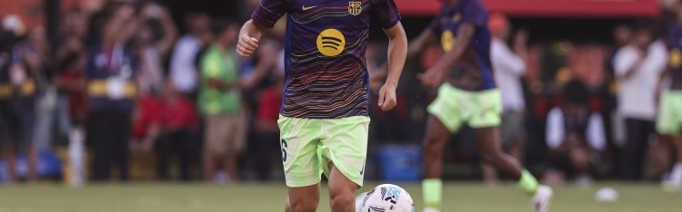 半岛体育APP下载-巴萨为缓解财政压力考虑出售卡萨多和费尔明，同位置球员储备充足